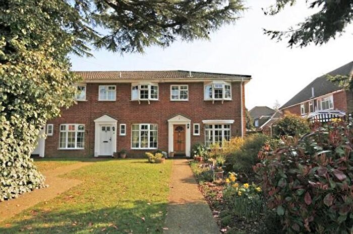 3 Bedroom End Of Terrace House To Rent In West Byfleet, Surrey, KT14