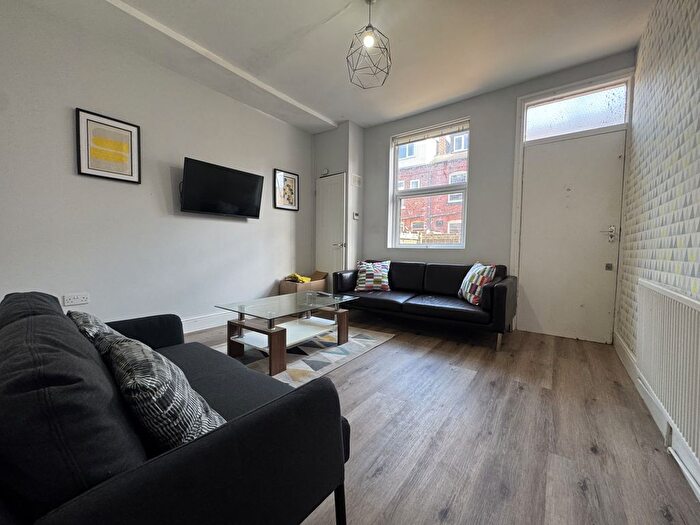 5 Bedroom Terraced House To Rent In School View, Leeds, West Yorkshire, LS6