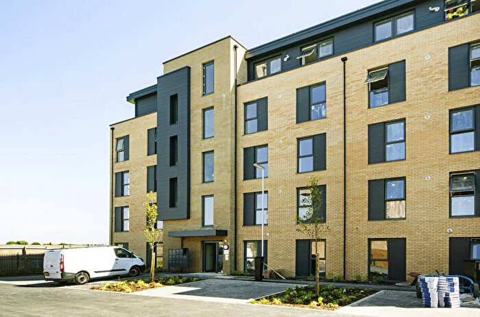 2 Bedroom Flat To Rent In Swannell Way, Cricklewood, London, NW2