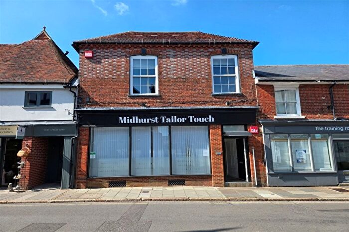 2 Bedroom Flat To Rent In West Street, Midhurst, GU29