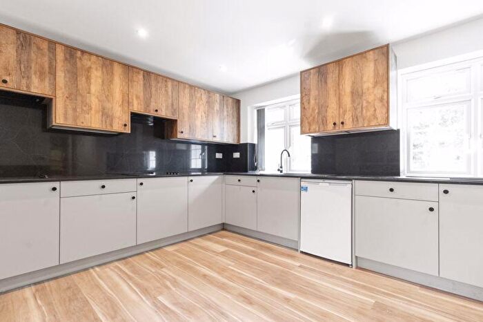 Flat To Rent In Hanmer Road, Next To St Thomas Church, Milton Keynes, MK6