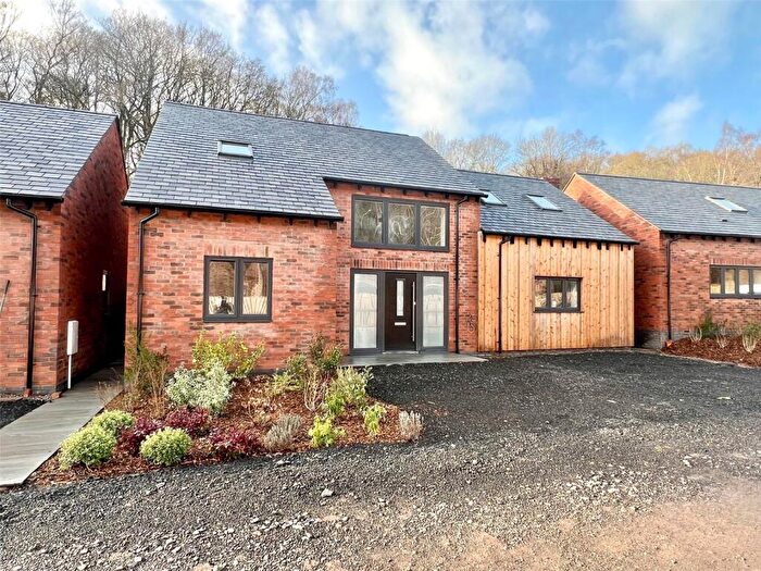 3 Bedroom Detached House For Sale In Bridgnorth Road, Kidderminster, Worcestershire, DY11