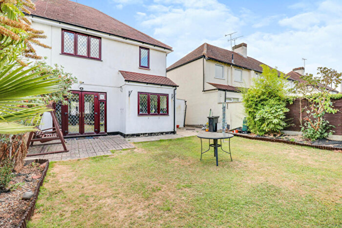 3 Bedroom Semi-Detached House To Rent In Hobleythick Lane, Westcliff-on-sea, SS0