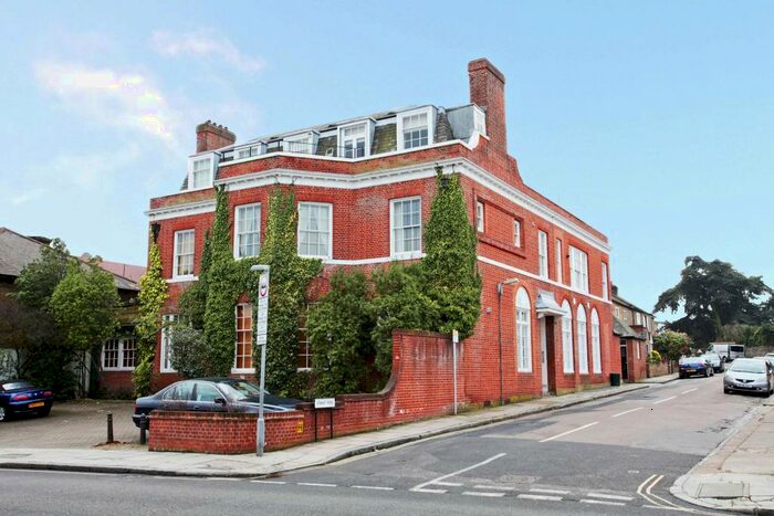 2 Bedroom Apartment To Rent In Upper Richmond Road West, East Sheen, London, SW14