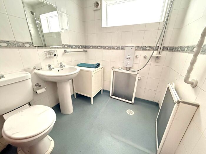 2 Bedroom Bungalow For Sale In Linden Close, Exmouth, EX8
