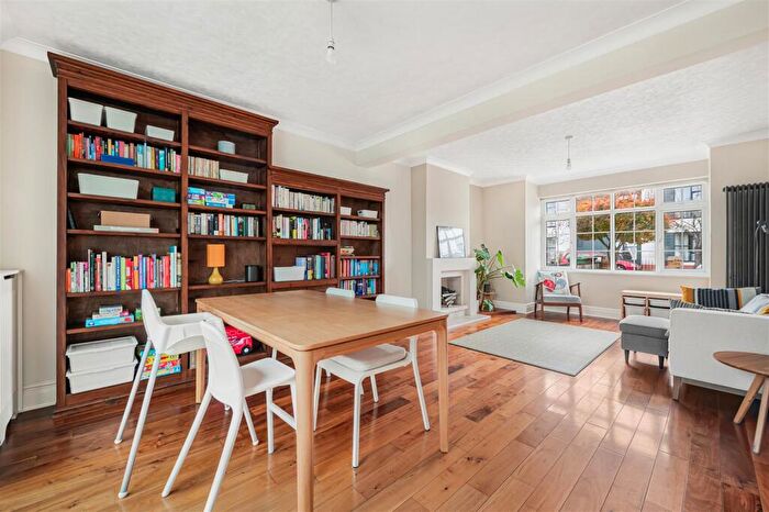 4 Bedroom Semi Detached House For Sale In Kingsley Avenue, Sutton, SM1