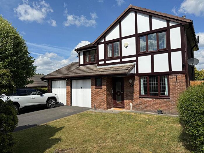 4 Bedroom Detached House For Sale In Moorgate Road, Carrbrook, Stalybridge, SK15