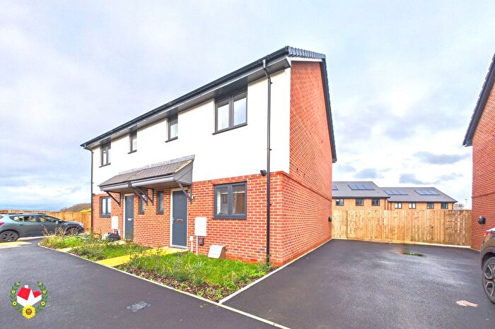 3 Bedroom Semi Detached House For Sale In Farley Way, Hardwicke, Gloucester, GL2