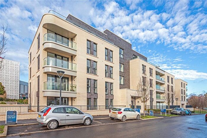 2 Bedroom Flat To Rent In Chieftain Road, Chertsey, KT16