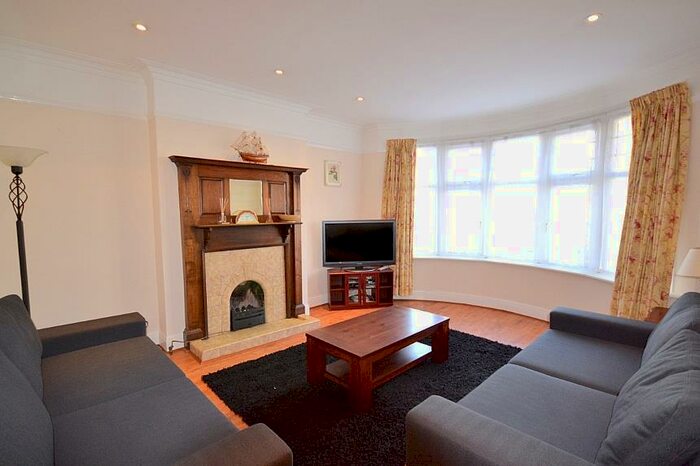 4 Bedroom Semi-Detached House To Rent In Woodberry Grove, North Finchley, London, N12