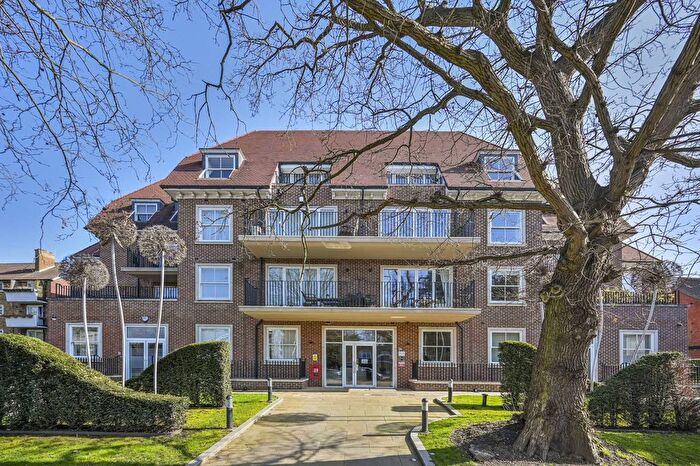 2 Bedroom Flat For Sale In Whetstone Square, Finchley, London, N20