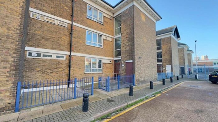 4 Bedroom Flat To Rent In Wolffe Garden, Stratford, E15