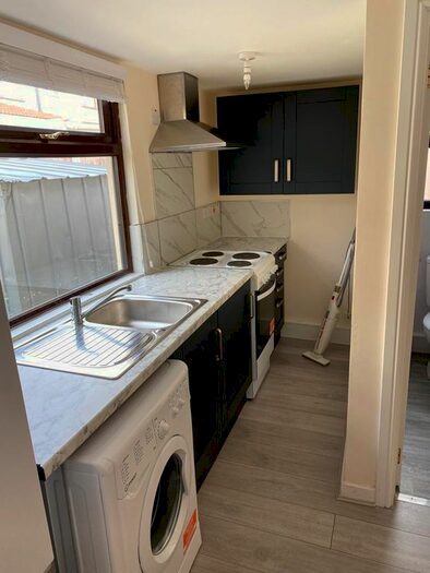 1 Bedroom Flat To Rent In Warley Avenue, Dagenham, RM8
