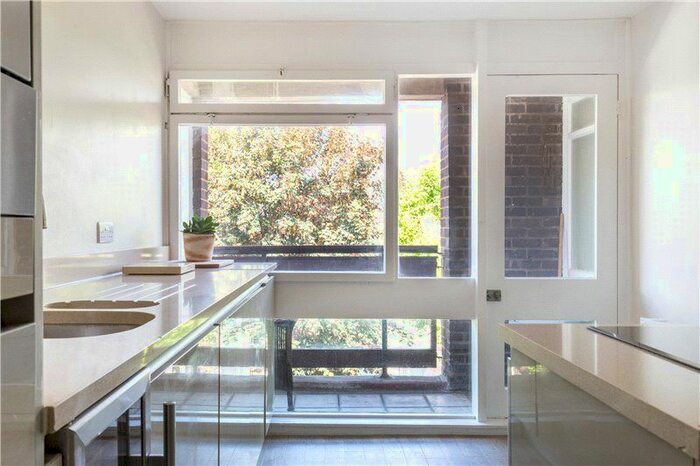 3 Bedroom Flat For Sale In Dighton Court, John Ruskin Street, London, SE5