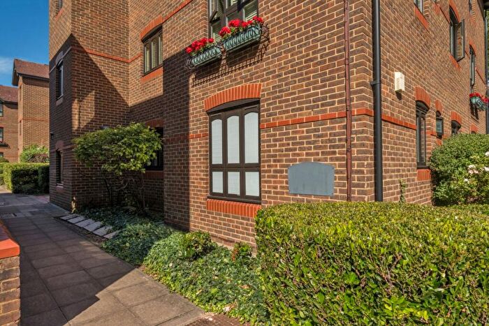 3 Bedroom Flat To Rent In Sheet Street Windsor, SL4