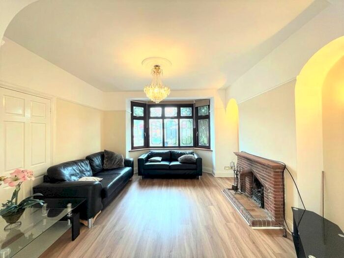 6 Bedroom Property To Rent In Monmouth Avenue, London, E18