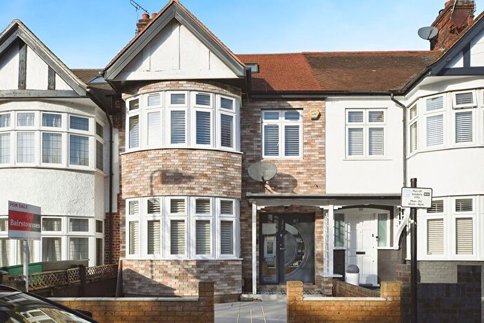 3 Bedroom Terraced House For Sale In Greenway Avenue, Walthamstow, E17
