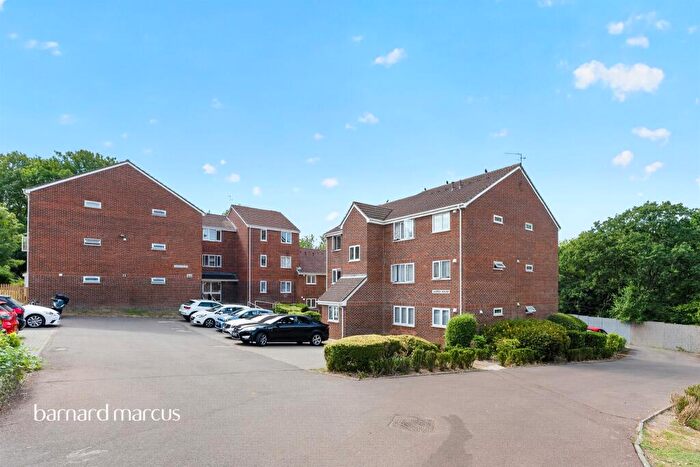1 Bedroom Apartment For Sale In Percy Gardens, Worcester Park, KT4