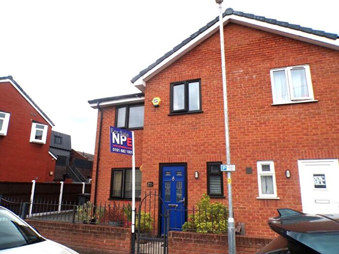 3 Bedroom Semi-Detached House For Sale In Duke Street, Failsworth, Manchester, M35