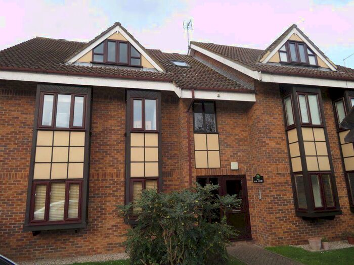 1 Bedroom Flat To Rent In Buckhurst Hill, IG9
