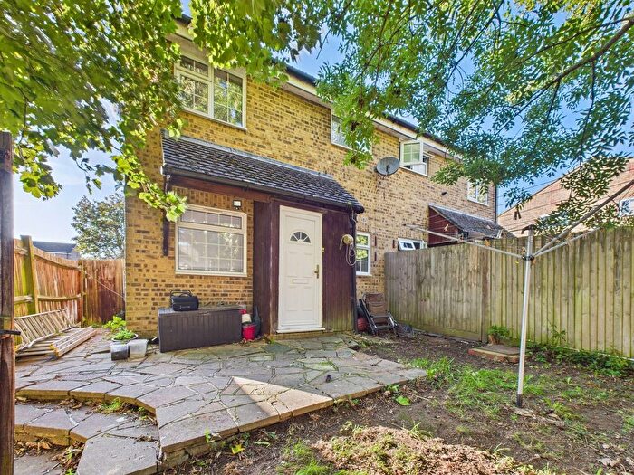 1 Bedroom End Of Terrace House For Sale In Ridgehurst Drive, Horsham, West Sussex., RH12