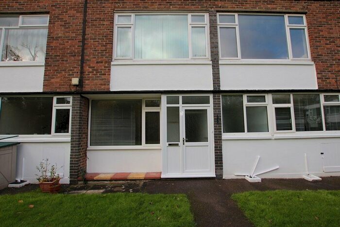 2 Bedroom Flat To Rent In Guildford Road, Horsham, RH12