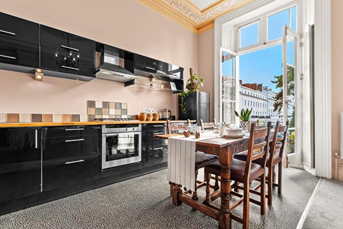 2 Bedroom Apartment To Rent In Clarendon Square, Leamington Spa, CV32