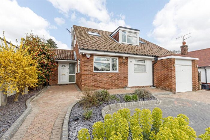 3 Bedroom Detached House For Sale In Cadogan Gardens, London, N21