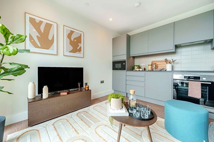 3 Bedroom Flat To Rent In Whitehall, Leeds, LS12