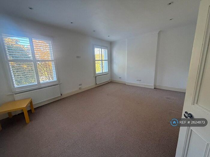 2 Bedroom Flat To Rent In Crystal Palace, London, SE19