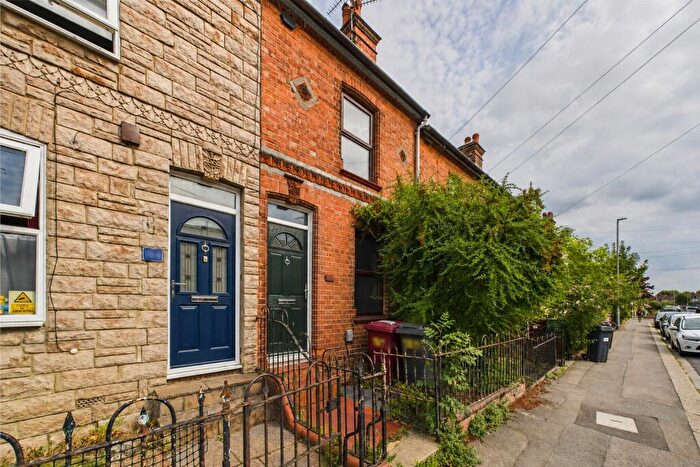 3 Bedroom Terraced House To Rent In Elgar Road, Reading, Berkshire, RG2