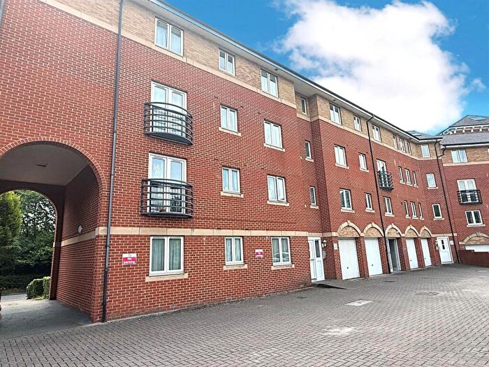 2 Bedroom Flat To Rent In Saltash Road, Churchward, SN2