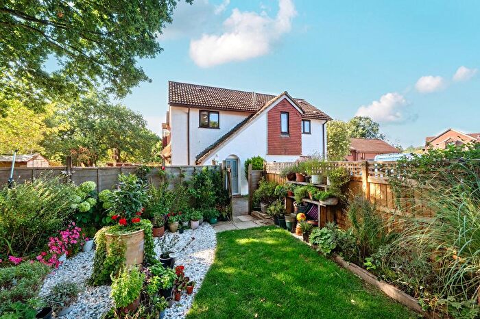 2 Bedroom Apartment For Sale In Timbermill Court, Haslemere, GU27