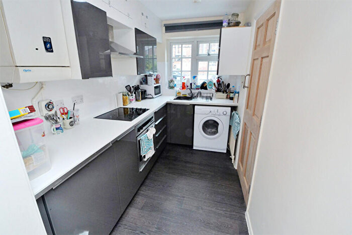 3 Bedroom Terraced House To Rent In Bluecoat Close, Nottingham, NG1