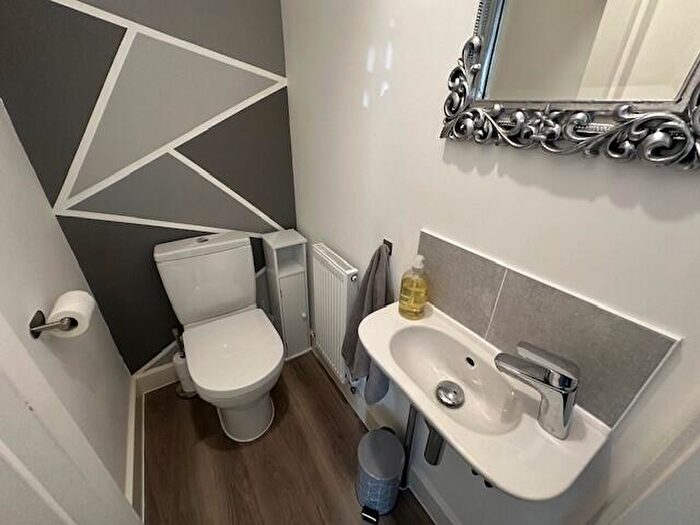 4 Bedroom House To Rent In Chestnut Close, Burton Upon Trent., DE14