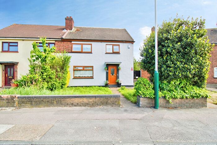 4 Bedroom Semi-Detached House For Sale In Cherry Tree Lane, Rainham, RM13