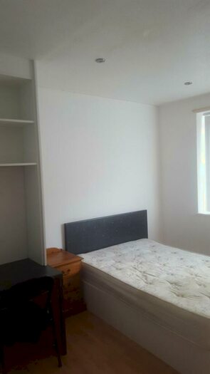 2 Bedroom Flat To Rent In Minster Court, L7