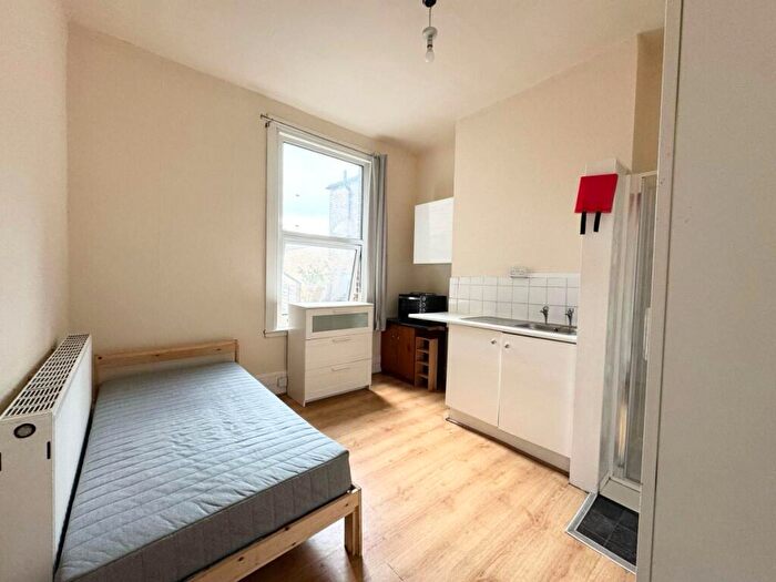 Flat To Rent In Elsden Road, Tottenham, N17