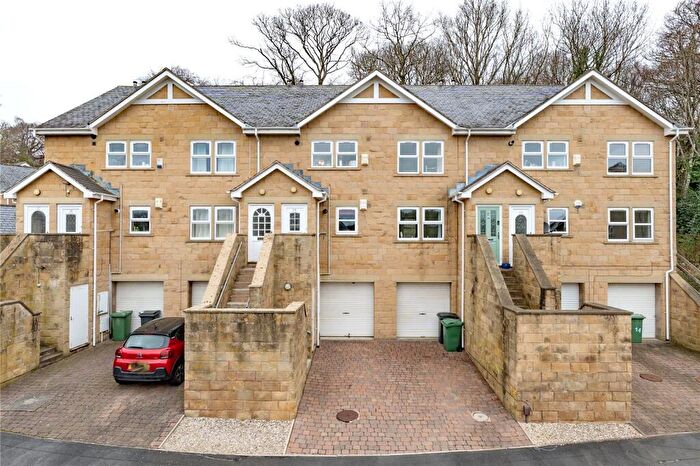 2 Bedroom Apartment For Sale In Newlay Wood Rise, Horsforth, Leeds, LS18
