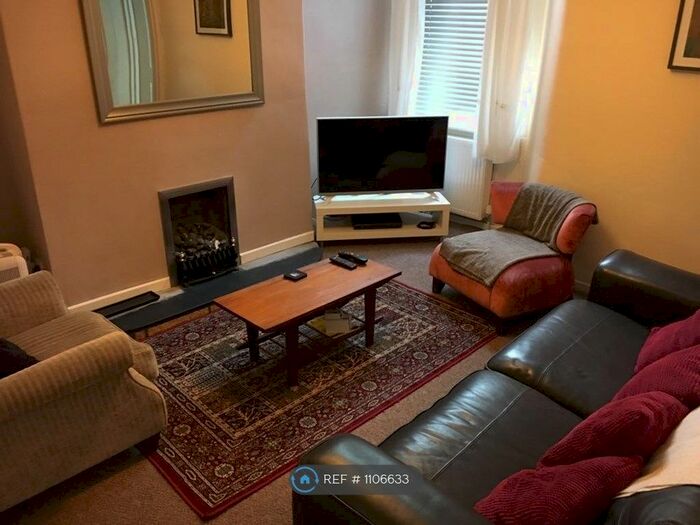 4 Bedroom End Of Terrace House To Rent In Richmond Road, Manchester, M14