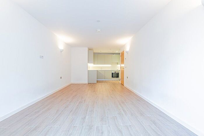 2 Bedroom Flat To Rent In West Green Road, London, N15