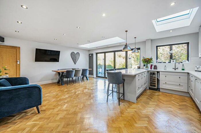 4 Bedroom Detached House For Sale In Green Curve, Banstead, SM7