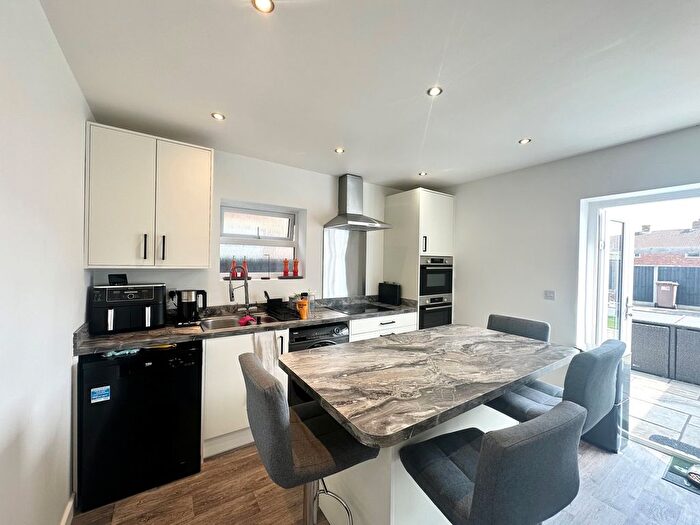 3 Bedroom Semi-Detached House To Rent In Longmoor Road, Nottingham, NG10