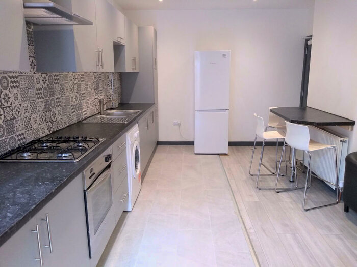 5 Bedroom Terraced House To Rent In Langton Street, M6