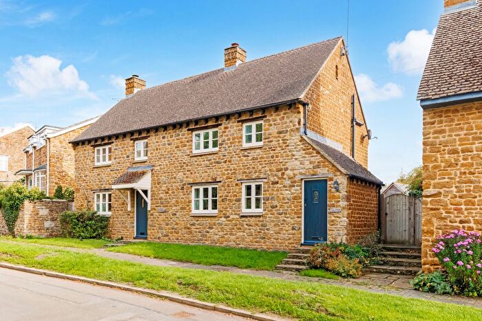2 Bedroom Cottage For Sale In Wroxton Lane, Horley, OX15