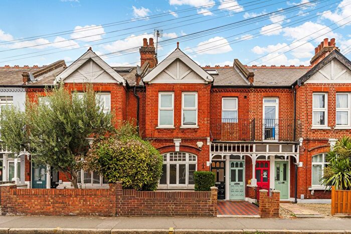 2 Bedroom Maisonette For Sale In Kingston Road, Raynes Park, SW20