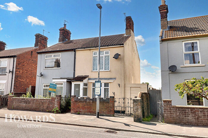 3 Bedroom Semi-Detached House For Sale In London Road, Lowestoft, NR33