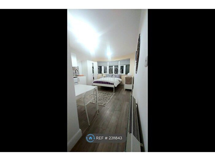 Studio To Rent In Finchley, London, N3