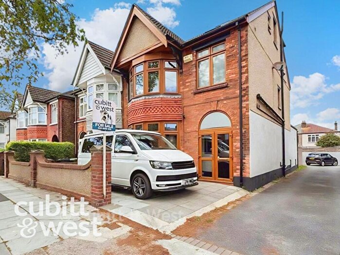 5 Bedroom Semi-Detached House For Sale In Kirby Road, Portsmouth, Hampshire, PO2