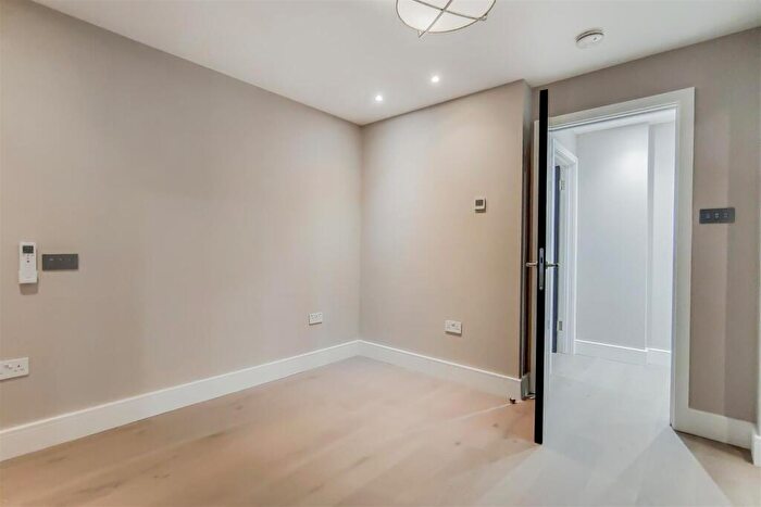 2 Bedroom Apartment To Rent In Fitzjohns Avenue, Hampstead, London, NW3